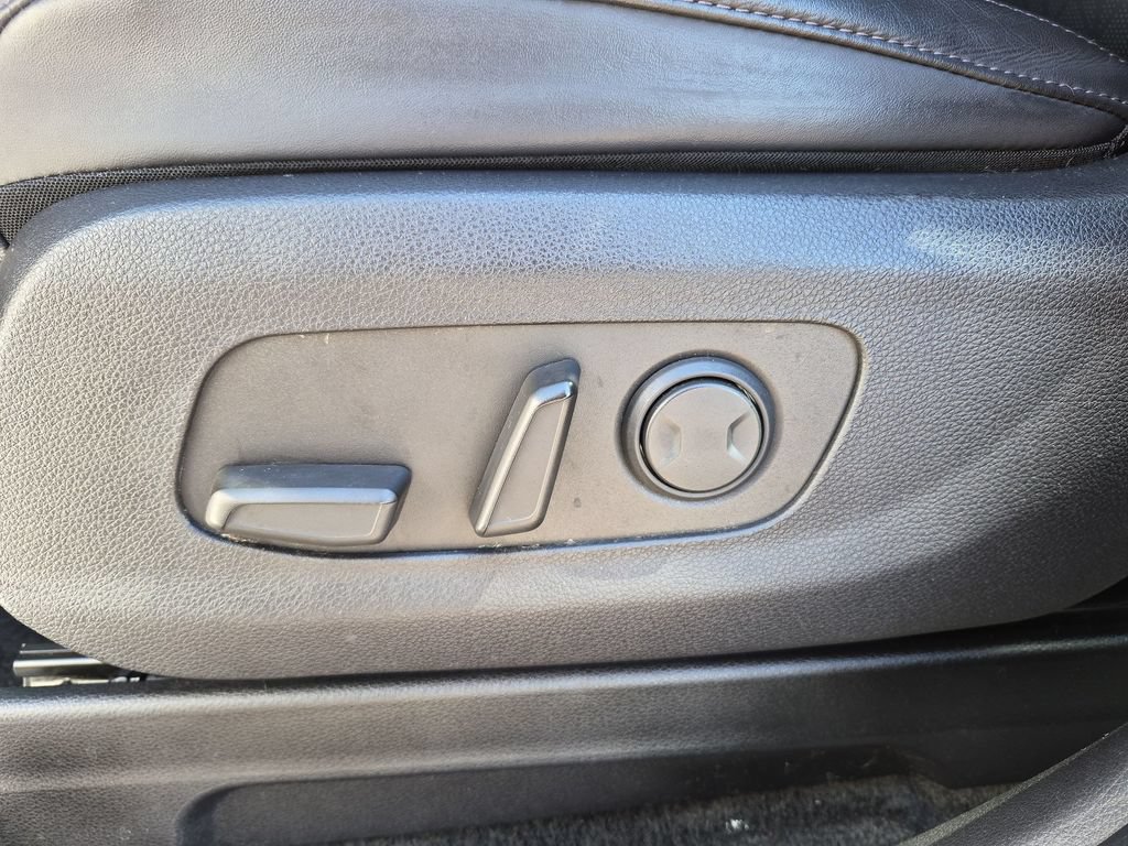 Used 2024 Kia Carnival LX FWD image 19