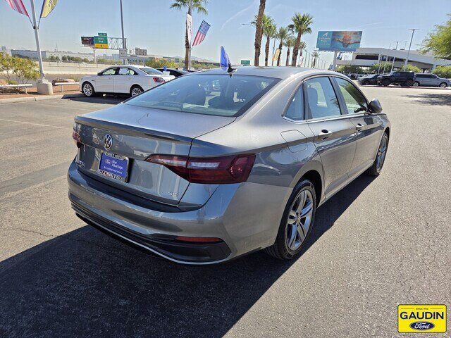 Used 2024 Volkswagen Jetta SE FWD image 7