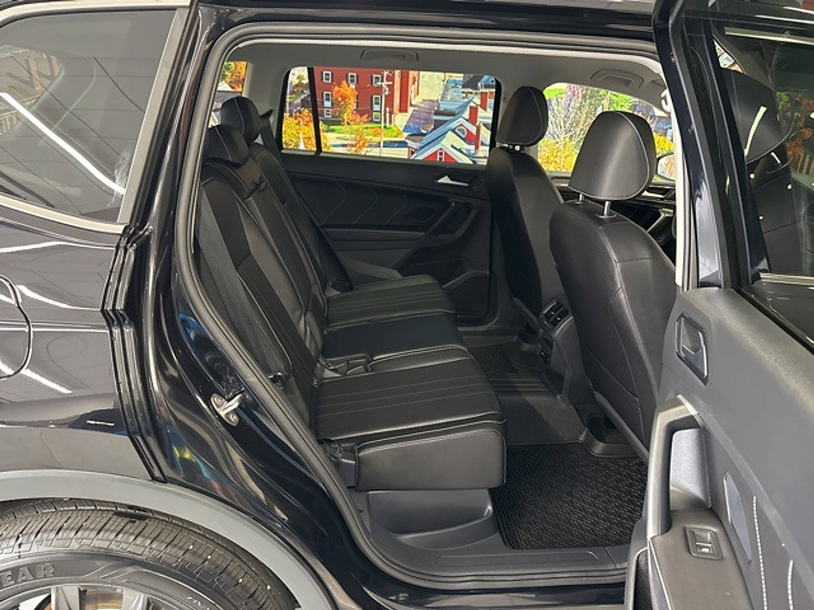 Used 2024 Volkswagen Tiguan SE image 49