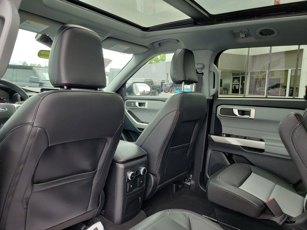 Certified 2023 Ford Explorer XLT w/ Equipment Group 202A AWD/4WD image 15