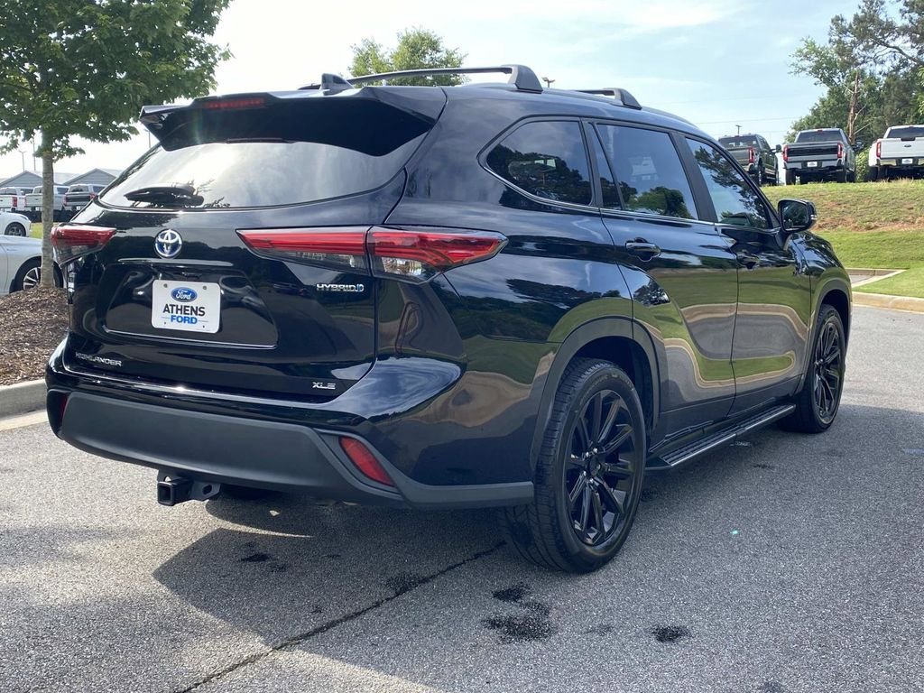 Used 2023 Toyota Highlander XLE FWD image 3