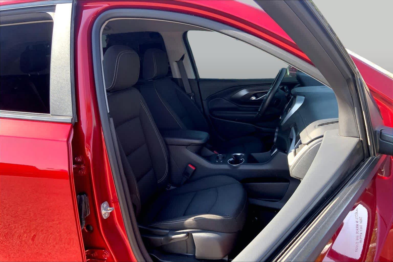 Used 2024 GMC Terrain SLE w/ Driver Convenience Package FWD image 9
