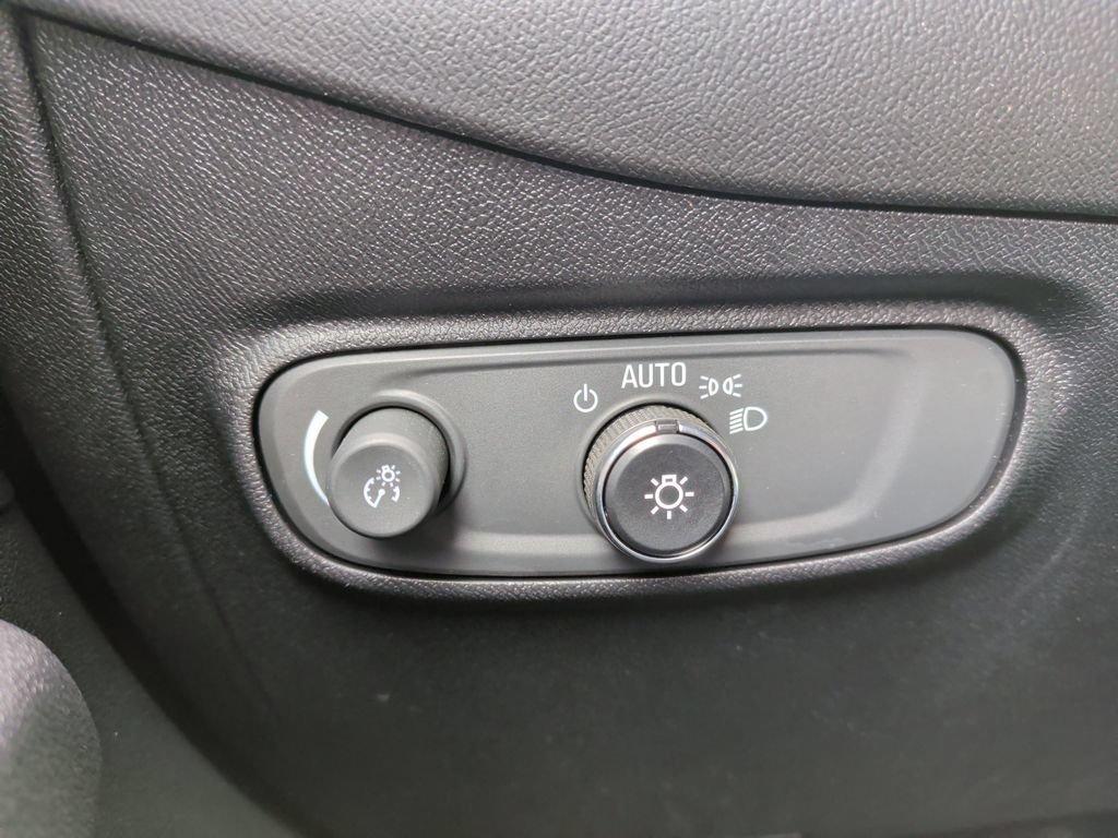 Used 2018 Chevrolet Equinox LT w/ LPO, Floor Liner Package AWD/4WD image 27