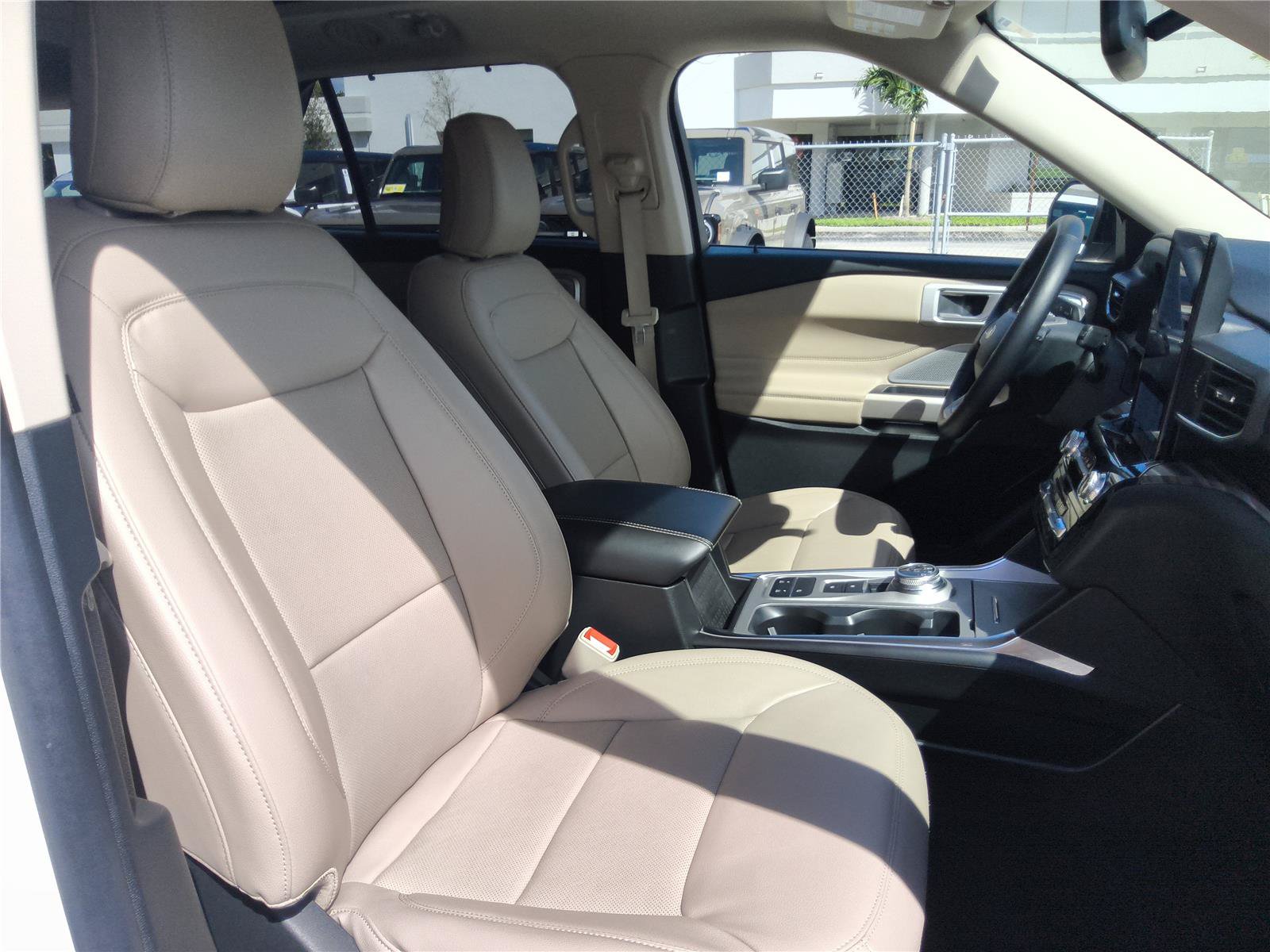 Certified 2023 Ford Explorer Limited w/ Limited Technology Package RWD image 33