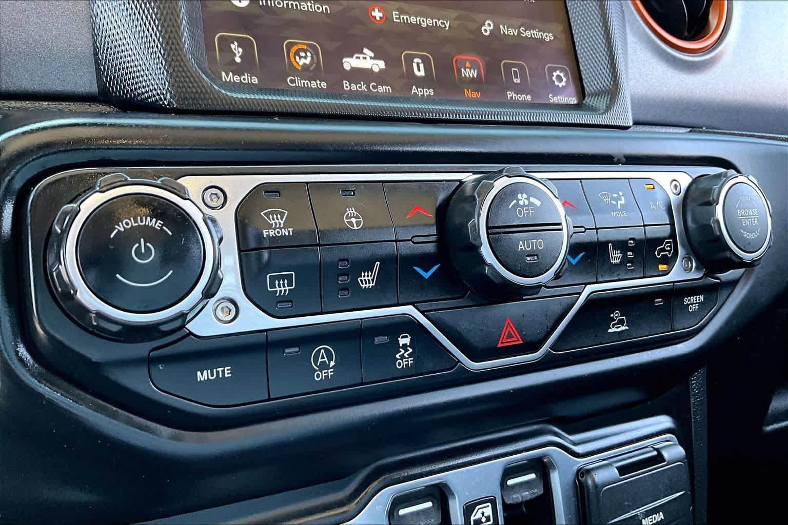 Used 2023 Jeep Gladiator Mojave w/ Cold Weather Group AWD/4WD image 31