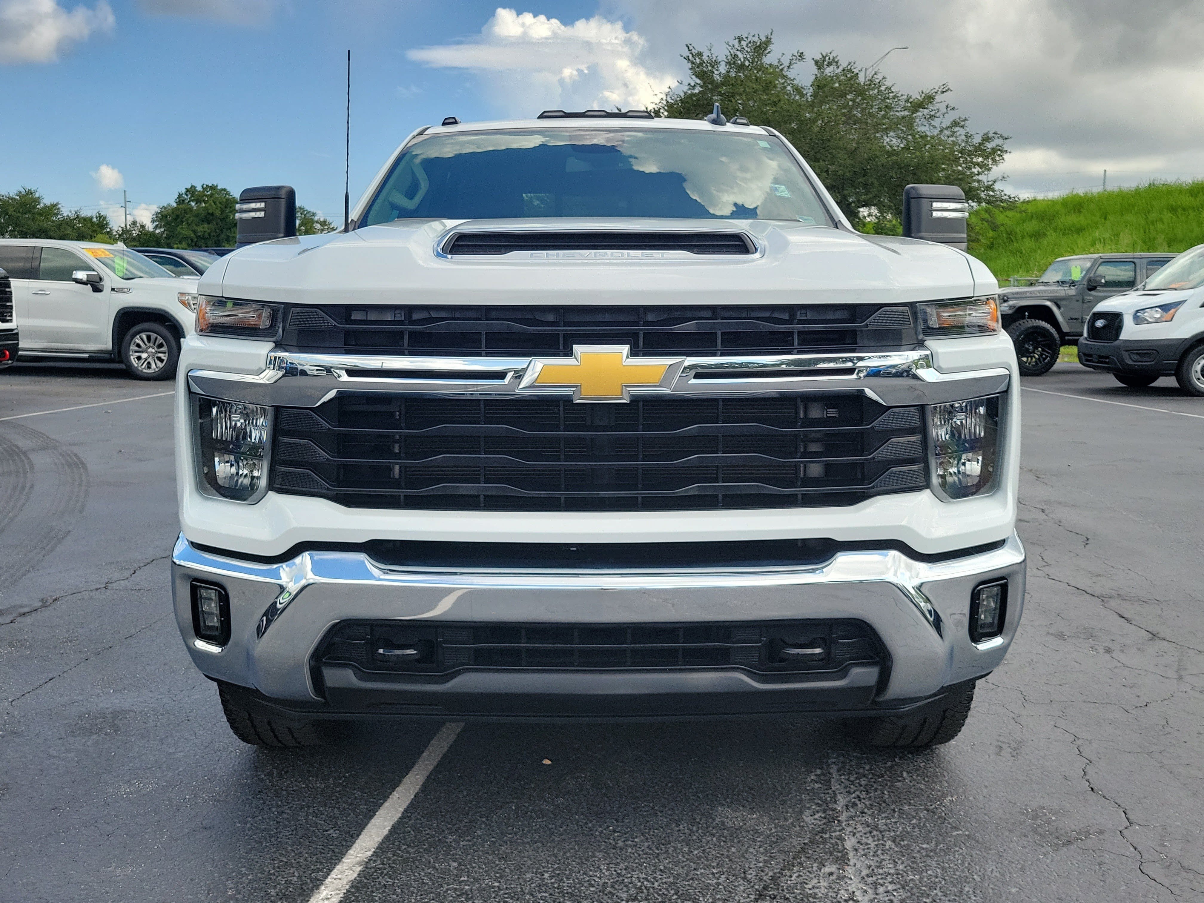 Used 2025 Chevrolet Silverado 2500 LT w/ Leather Package AWD/4WD video 2