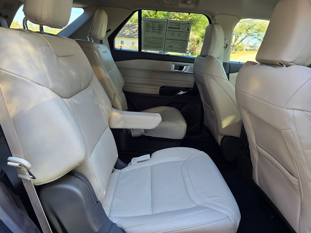 Certified 2022 Ford Explorer Platinum w/ Equipment Group 601A image 61