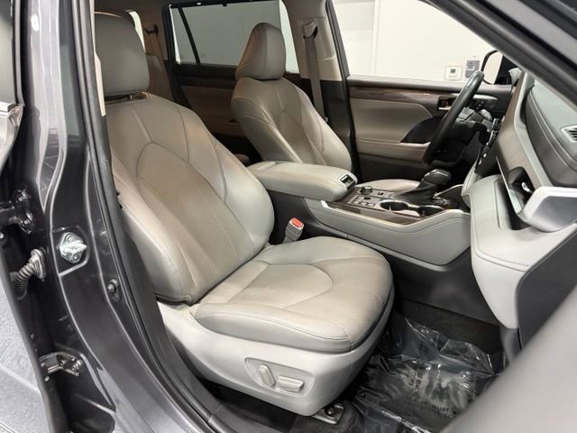 Used 2023 Toyota Highlander Limited AWD/4WD image 42