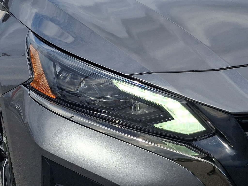 Used 2025 Nissan Altima 2.5 SR FWD image 9
