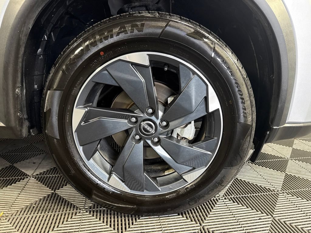 Used 2024 Nissan Rogue SV AWD/4WD image 13