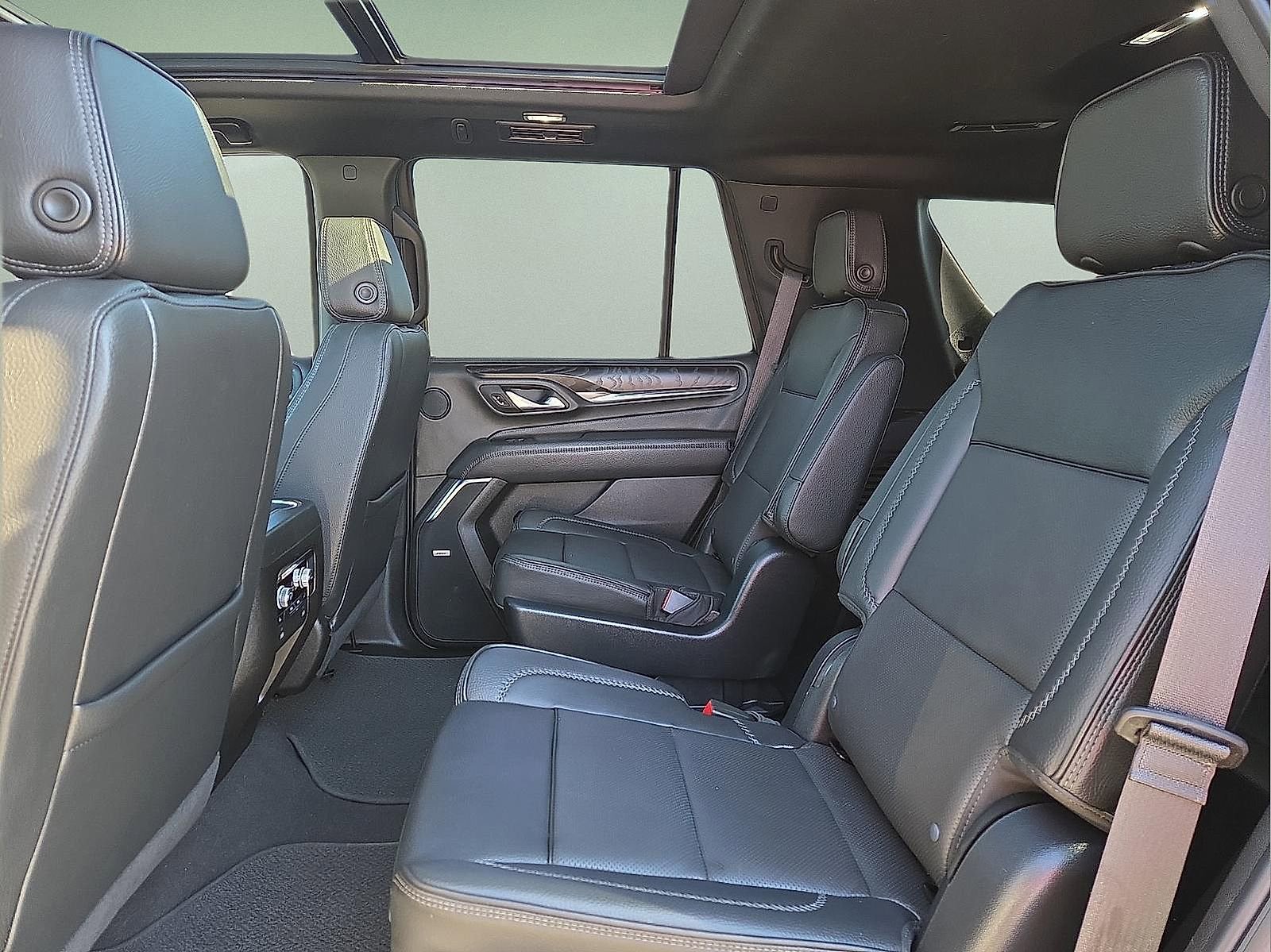 Used 2023 GMC Yukon Denali RWD image 11