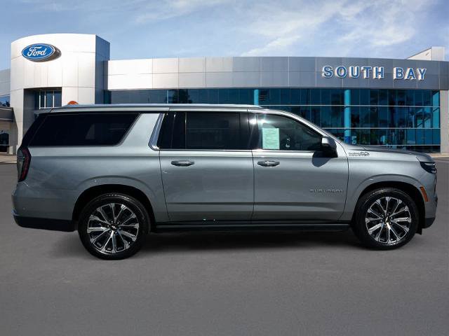 Used 2025 Chevrolet Suburban High Country AWD/4WD image 6