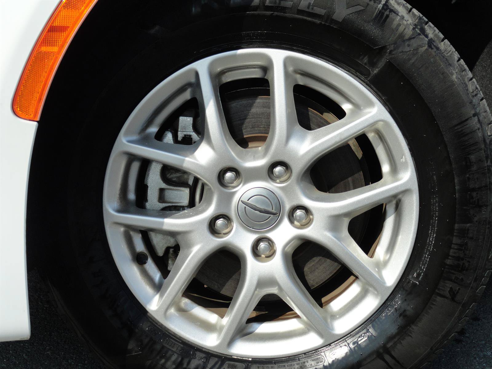 Used 2023 Chrysler Voyager LX FWD image 2