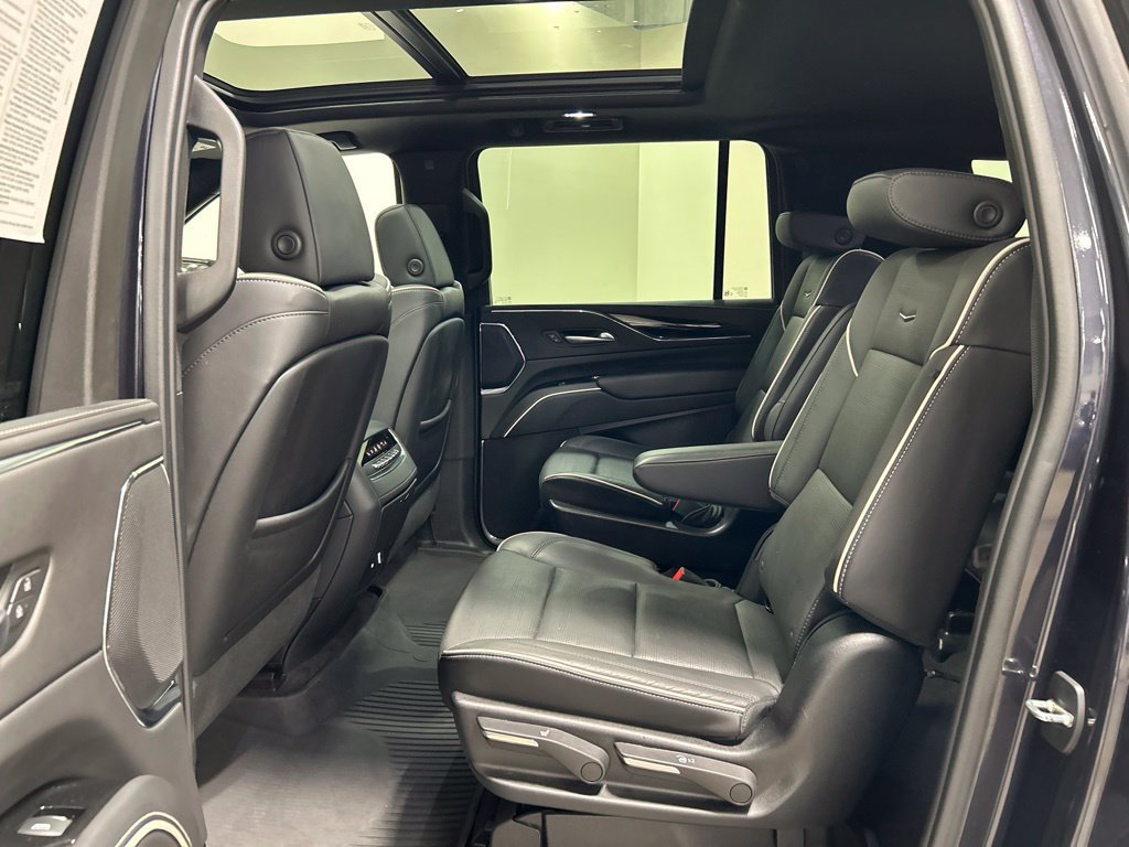 Used 2023 Cadillac Escalade ESV Sport w/ LPO, ONYX Package AWD/4WD image 27