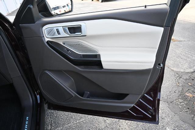 Certified 2022 Ford Explorer Platinum w/ Equipment Group 601A image 26