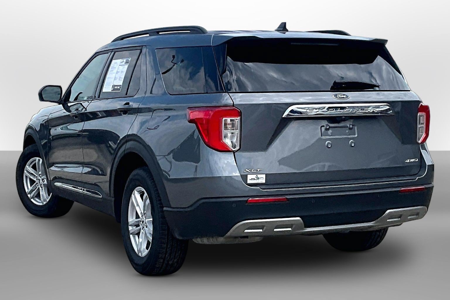 Certified 2023 Ford Explorer XLT w/ Equipment Group 202A AWD/4WD image 10