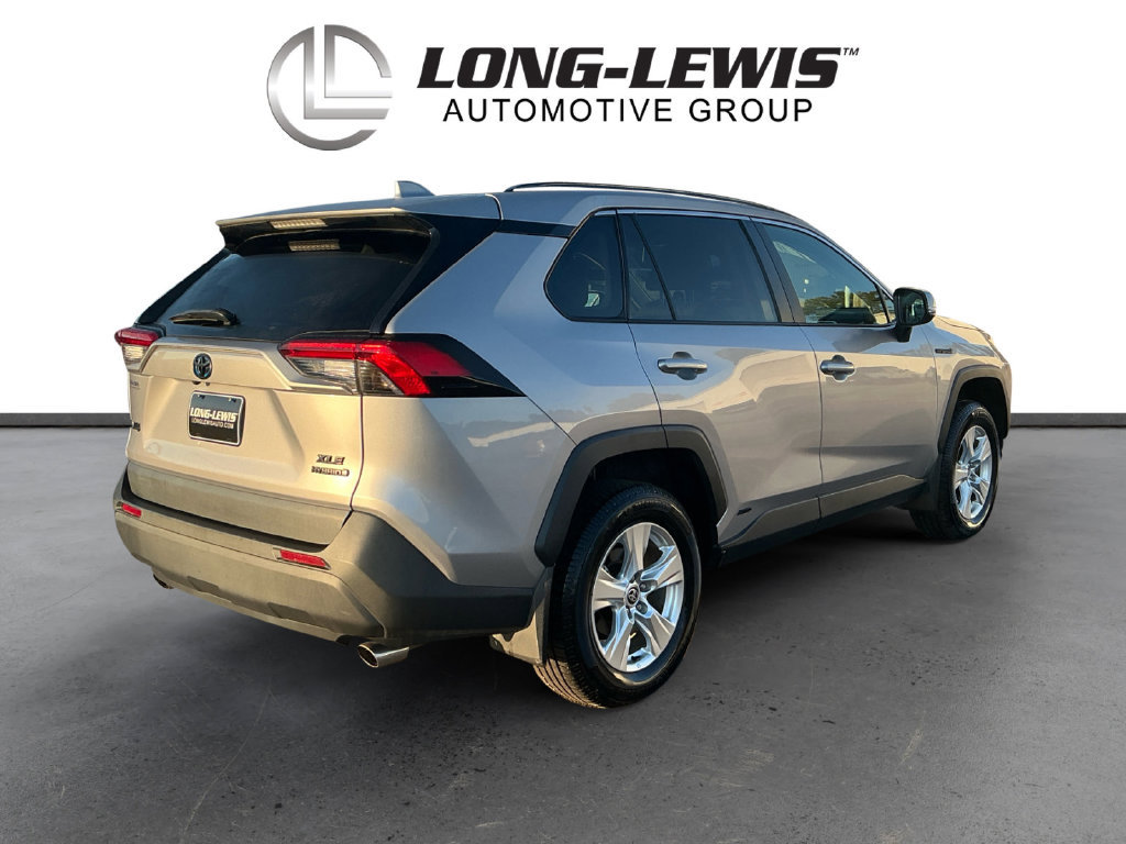 Used 2021 Toyota RAV4 XLE AWD/4WD image 7