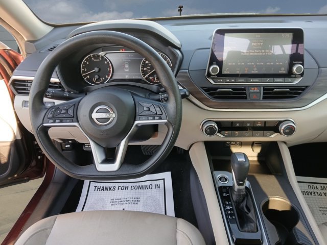 Used 2025 Nissan Altima 2.5 SV FWD image 10