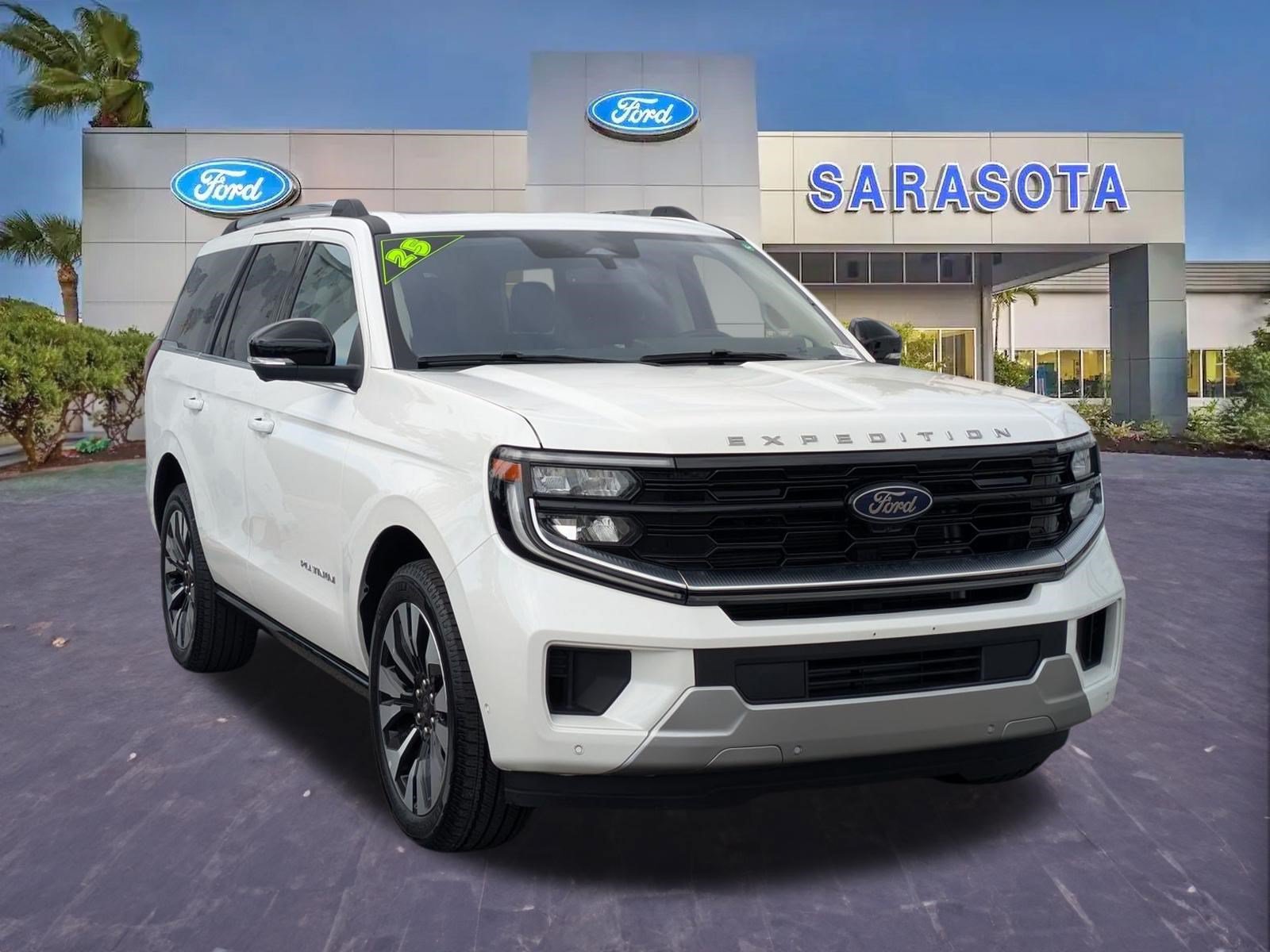 Certified 2025 Ford Expedition Platinum w/ Driver's Package AWD/4WD image 1