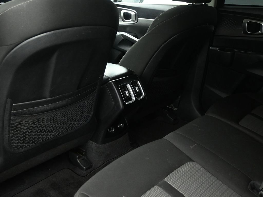 Used 2023 Kia Sorento LX image 48