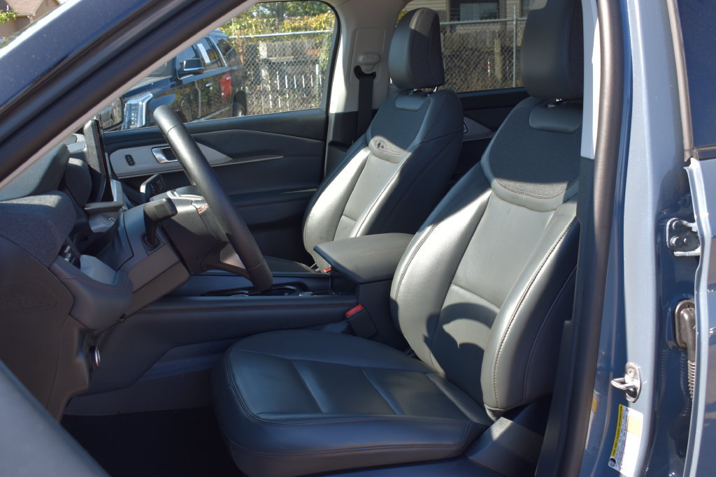 Certified 2026 Ford Explorer Active w/ Active Comfort Package AWD/4WD image 7