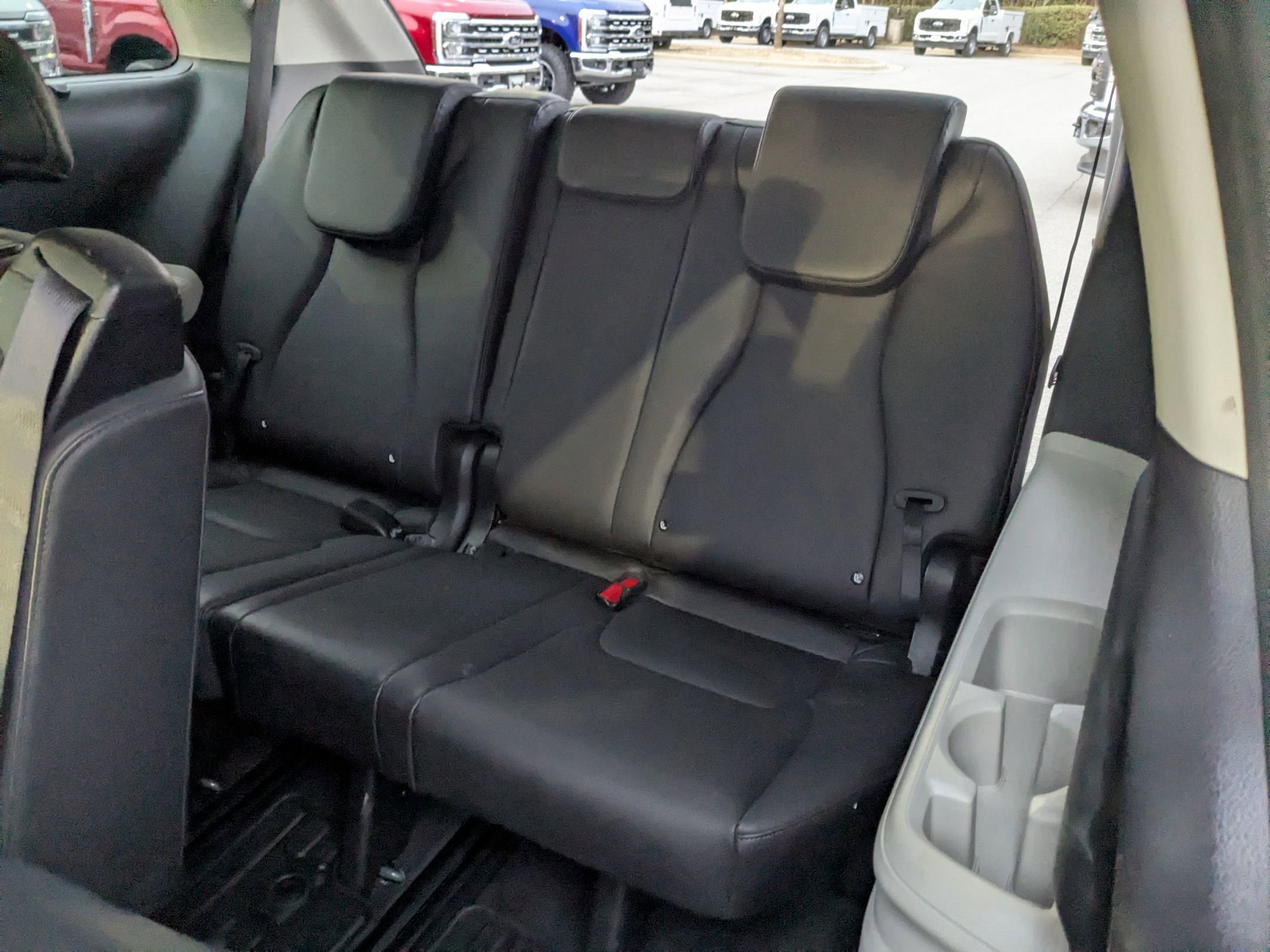 Used 2024 Kia Carnival EX image 37