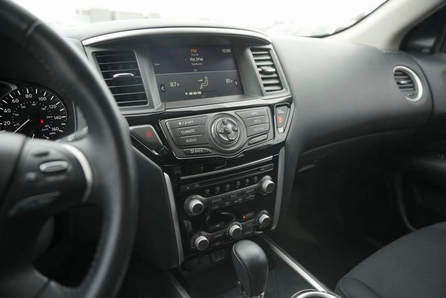 Used 2020 Nissan Pathfinder SV image 24