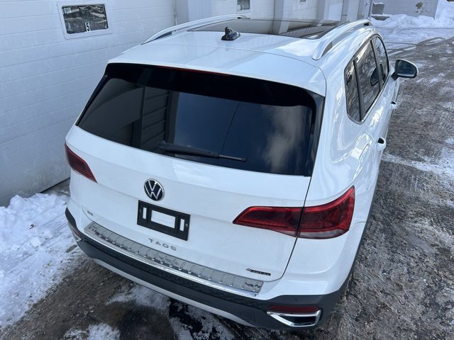 Used 2023 Volkswagen Taos SE w/ Panoramic Sunroof Package image 3