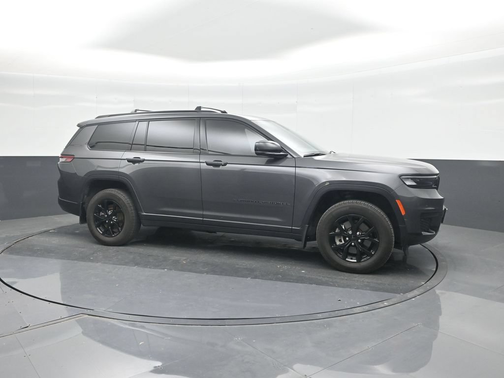Used 2024 Jeep Grand Cherokee L Altitude RWD image 17