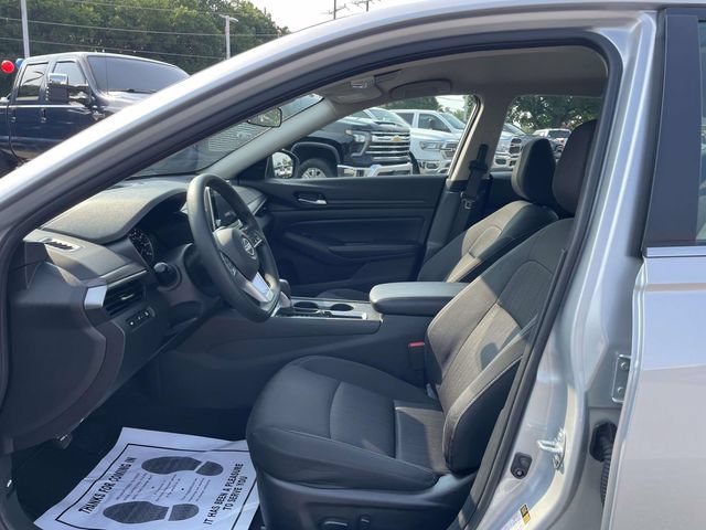 Used 2025 Nissan Altima 2.5 SV FWD image 15