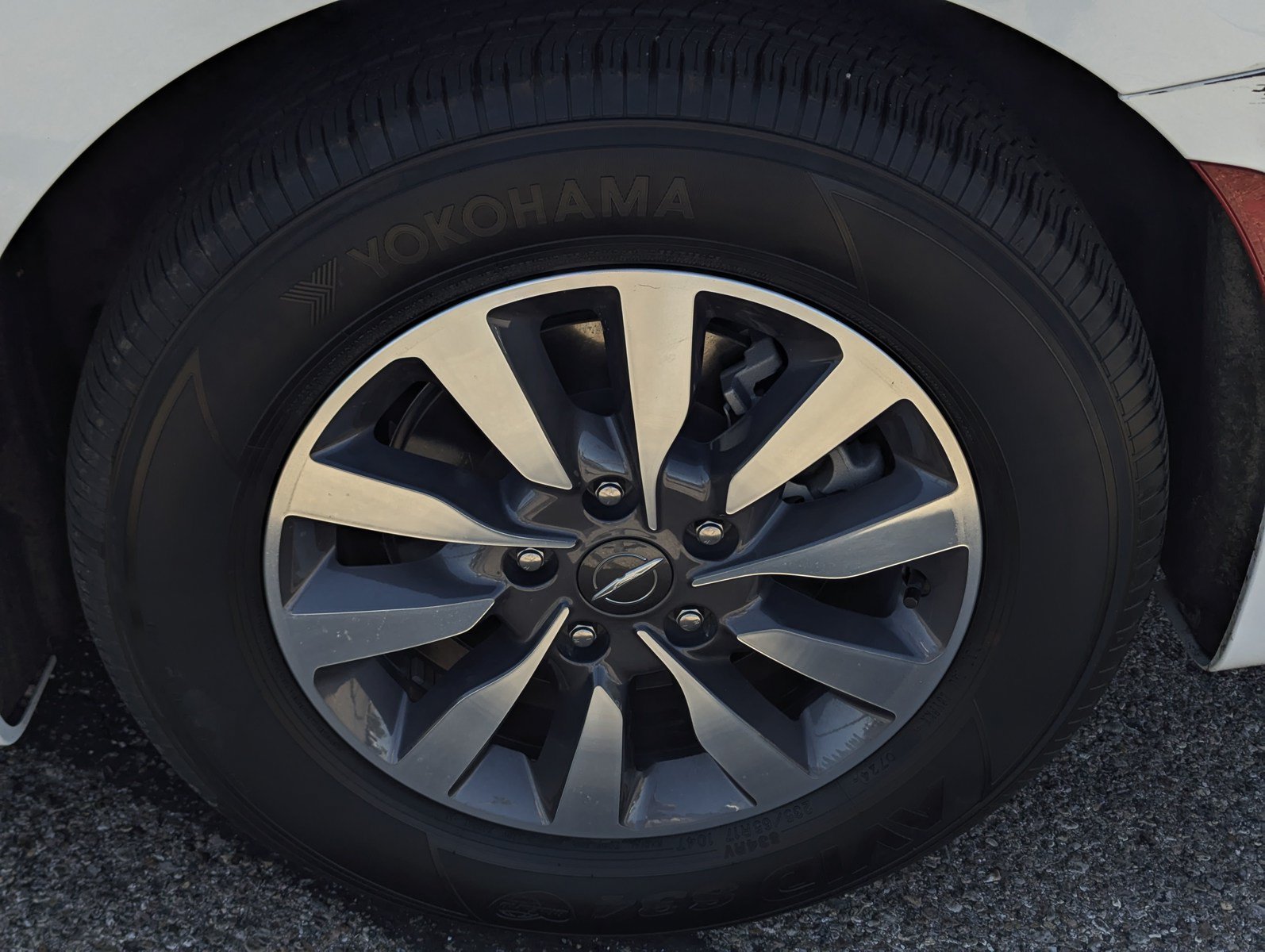 Used 2024 Chrysler Pacifica Limited FWD image 7