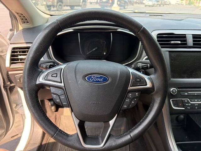 Certified 2017 Ford Fusion SE w/ Fusion SE Technology Package FWD image 9