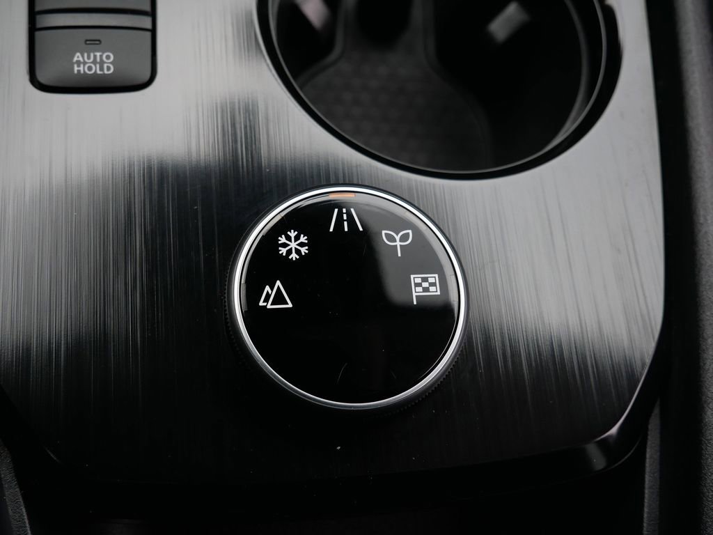Used 2025 Nissan Rogue SV AWD/4WD image 26