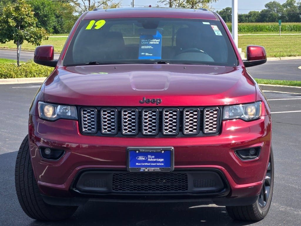 Used 2019 Jeep Grand Cherokee Altitude AWD/4WD image 3