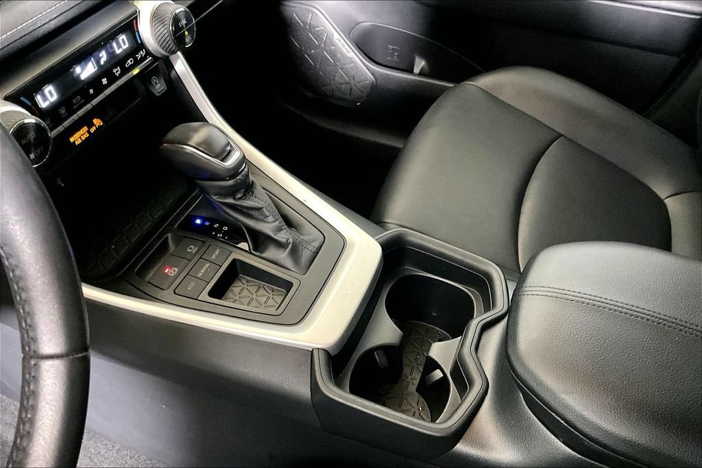 Used 2020 Toyota RAV4 XLE Premium FWD image 13