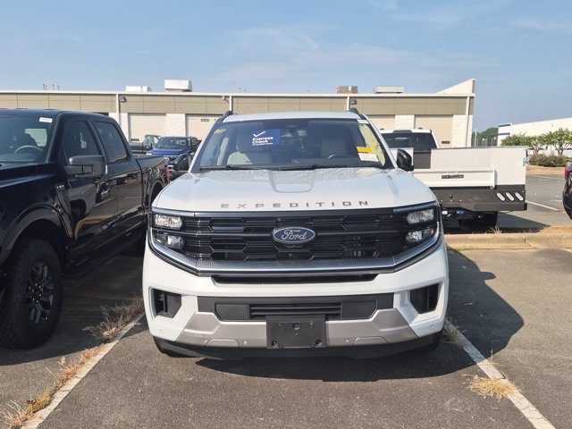 Certified 2025 Ford Expedition Platinum AWD/4WD image 3