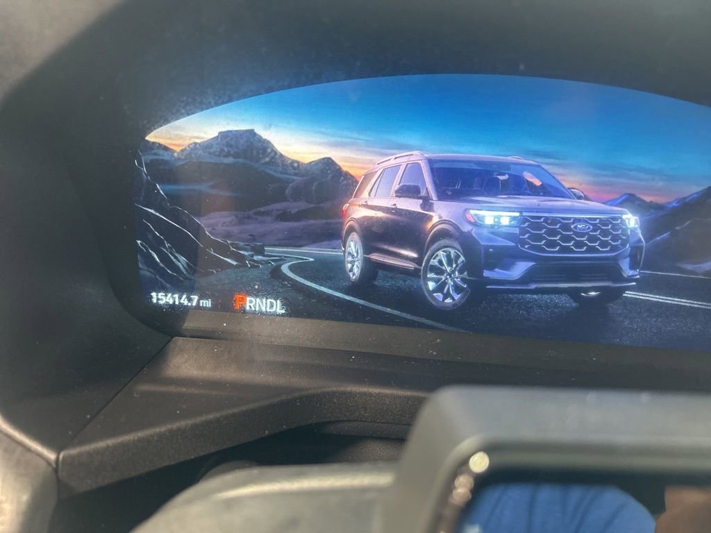 Certified 2025 Ford Explorer Platinum w/ Ultimate Package AWD/4WD image 4