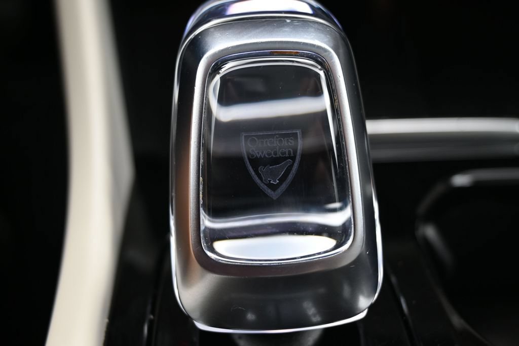 Used 2023 Volvo XC40 B4 Ultimate FWD image 22