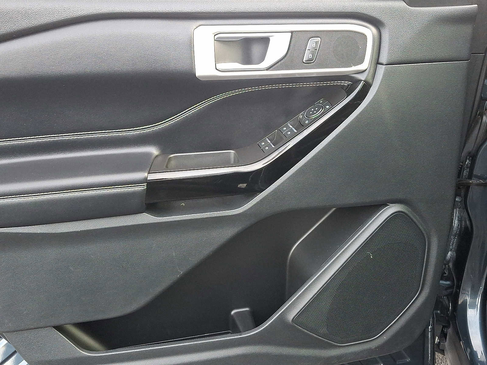 Certified 2022 Ford Explorer ST w/ ST Street Pack image 13