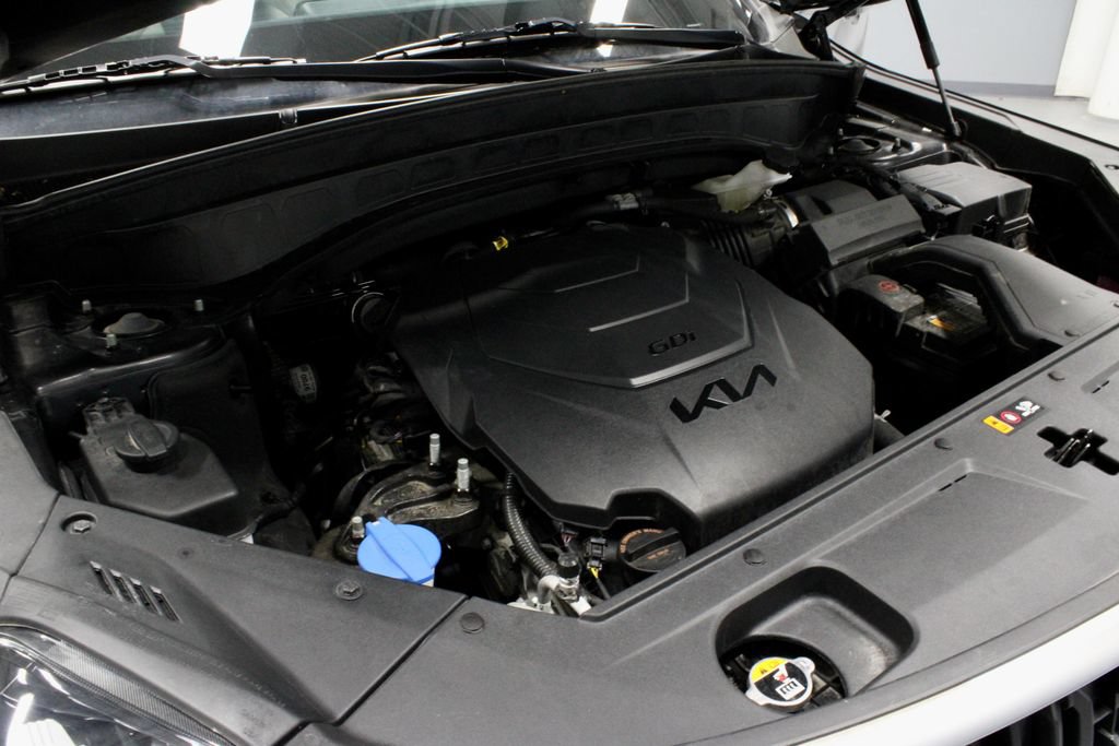 Used 2024 Kia Telluride EX w/ EX Captain's Chair Package FWD image 16