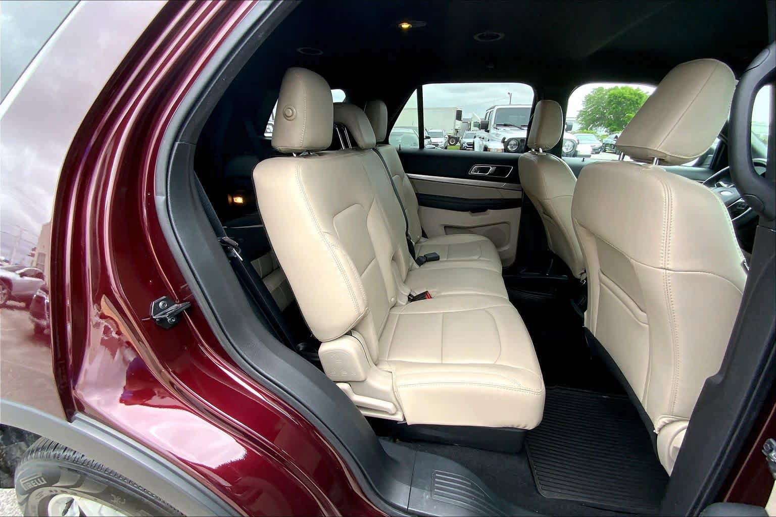Certified 2019 Ford Explorer XLT w/ Equipment Group 202A FWD image 19