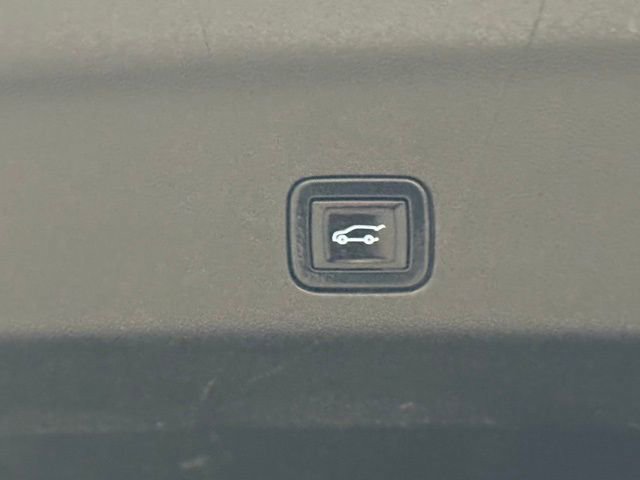 Used 2022 Chevrolet Suburban RST w/ Luxury Package image 39