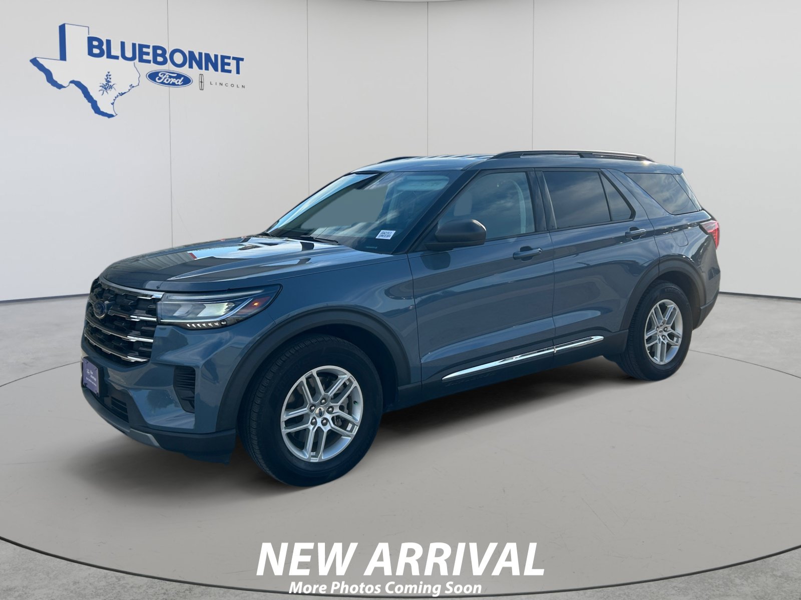 Certified 2025 Ford Explorer Active RWD image 1