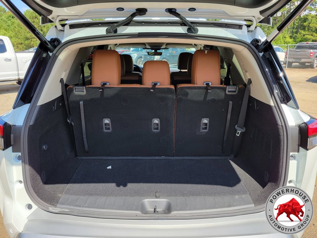 Used 2025 Nissan Pathfinder Platinum w/ Lighting Package (N92) FWD image 14