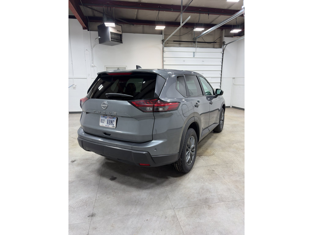 Used 2024 Nissan Rogue SV FWD image 6