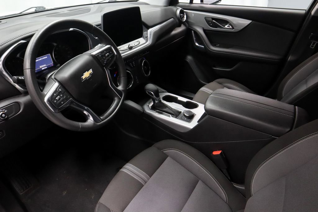 Used 2025 Chevrolet Blazer LT AWD/4WD image 23