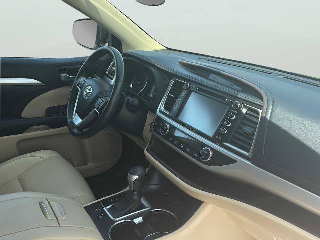 Used 2019 Toyota Highlander XLE AWD/4WD image 22