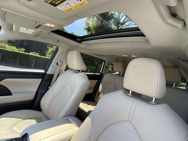 Used 2021 Toyota Highlander XLE FWD image 7