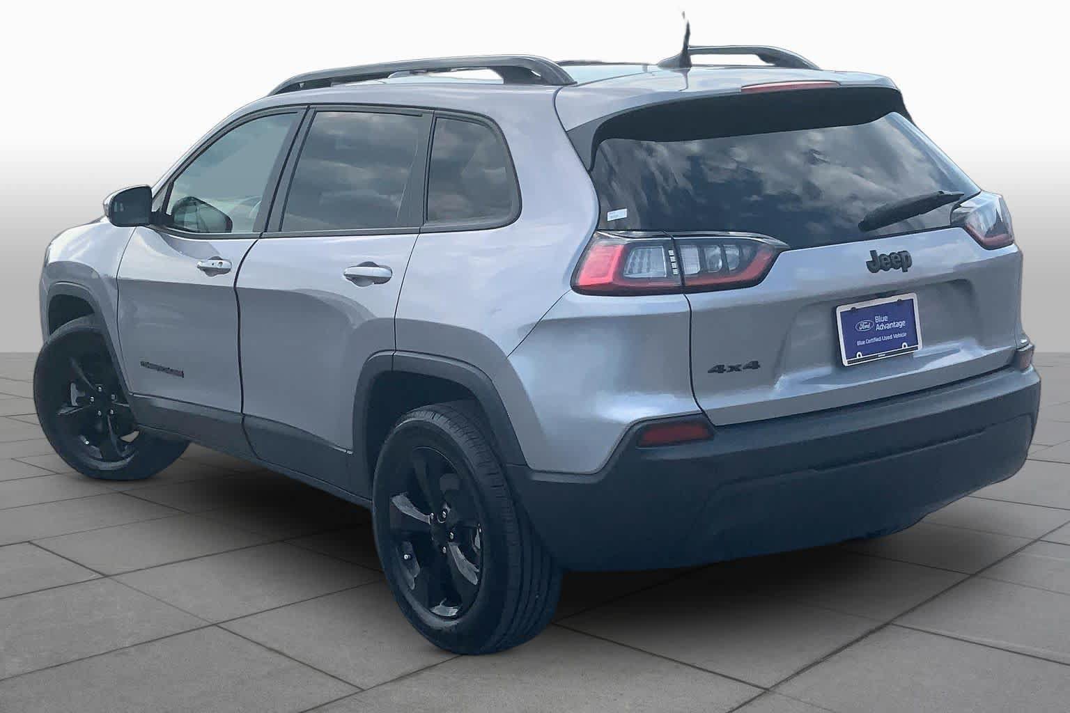 Used 2021 Jeep Cherokee Latitude Plus AWD/4WD image 11