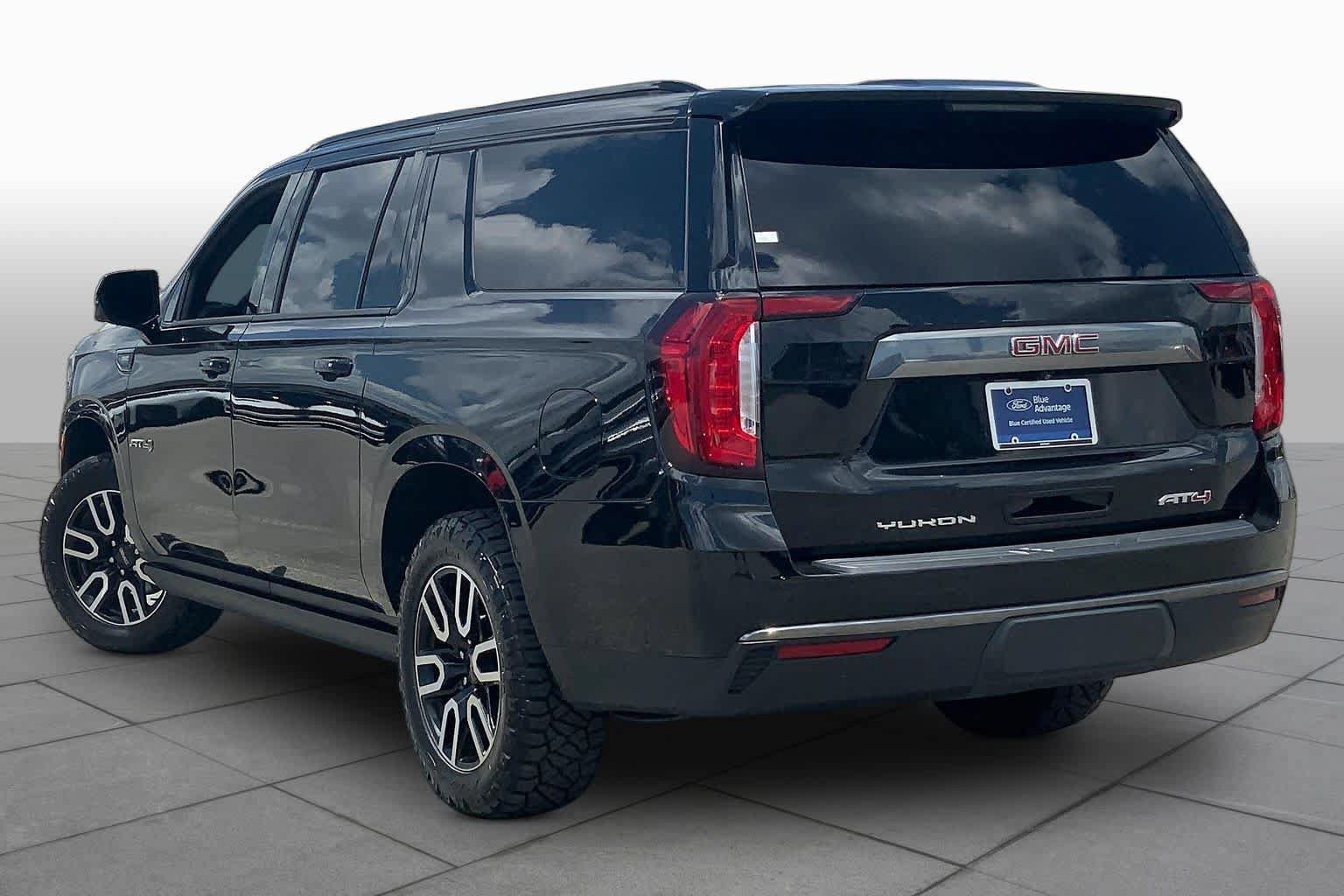 Used 2021 GMC Yukon XL AT4 w/ AT4 Premium Plus Package AWD/4WD image 11